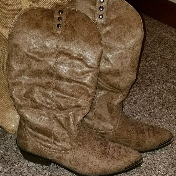 Cowgirl boots - Picture 1 of 3